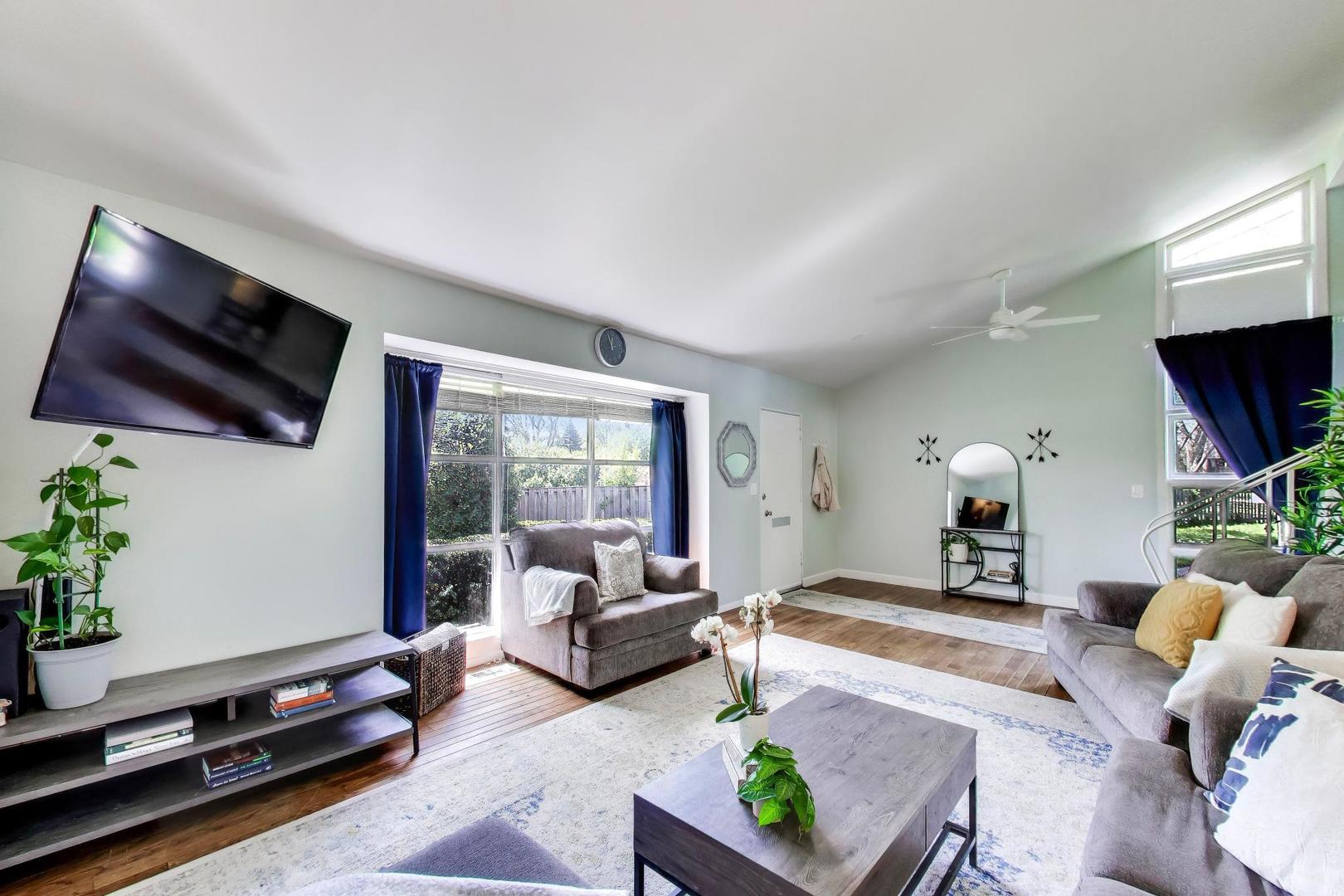 276 Crestwood Village