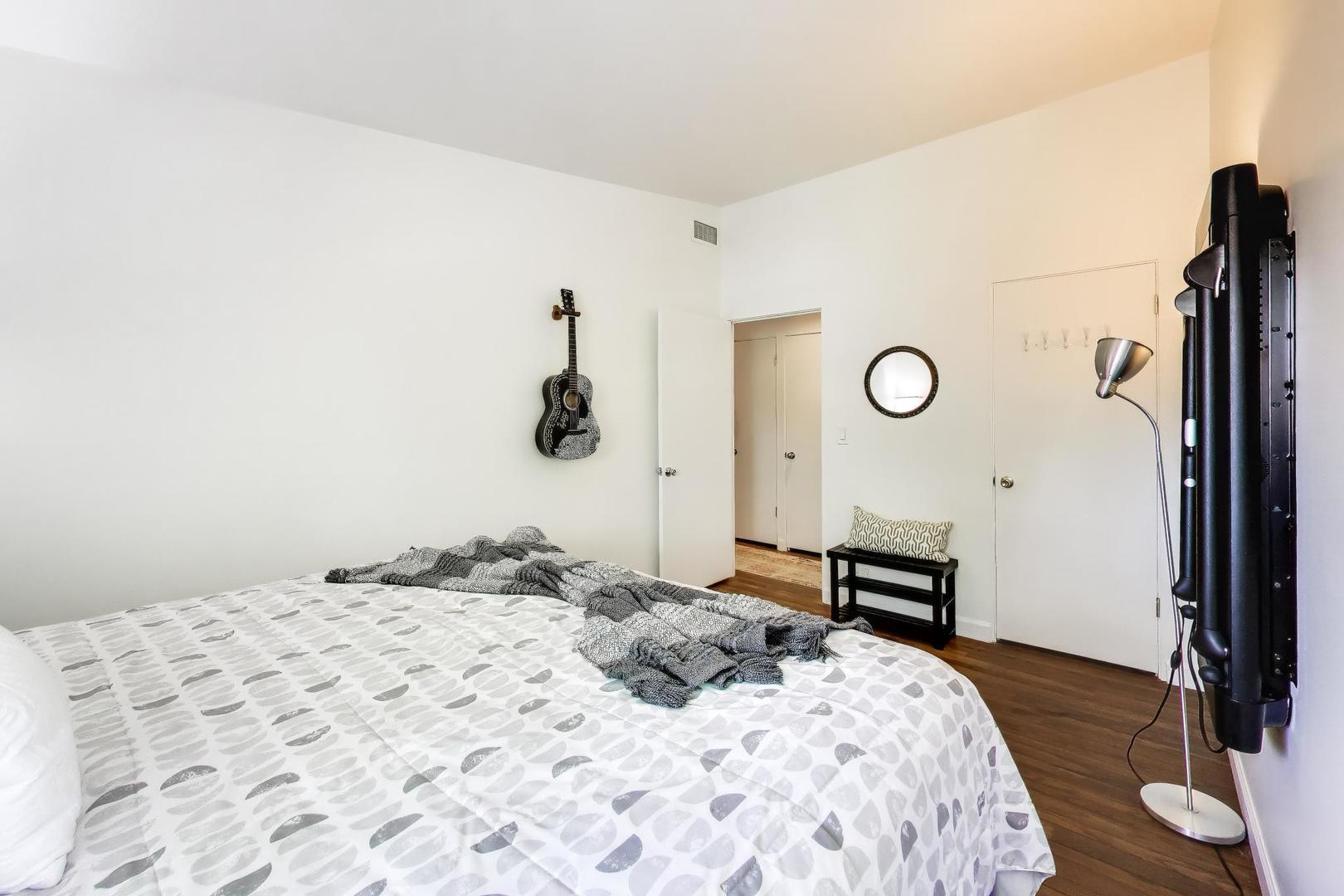 276 Crestwood Village