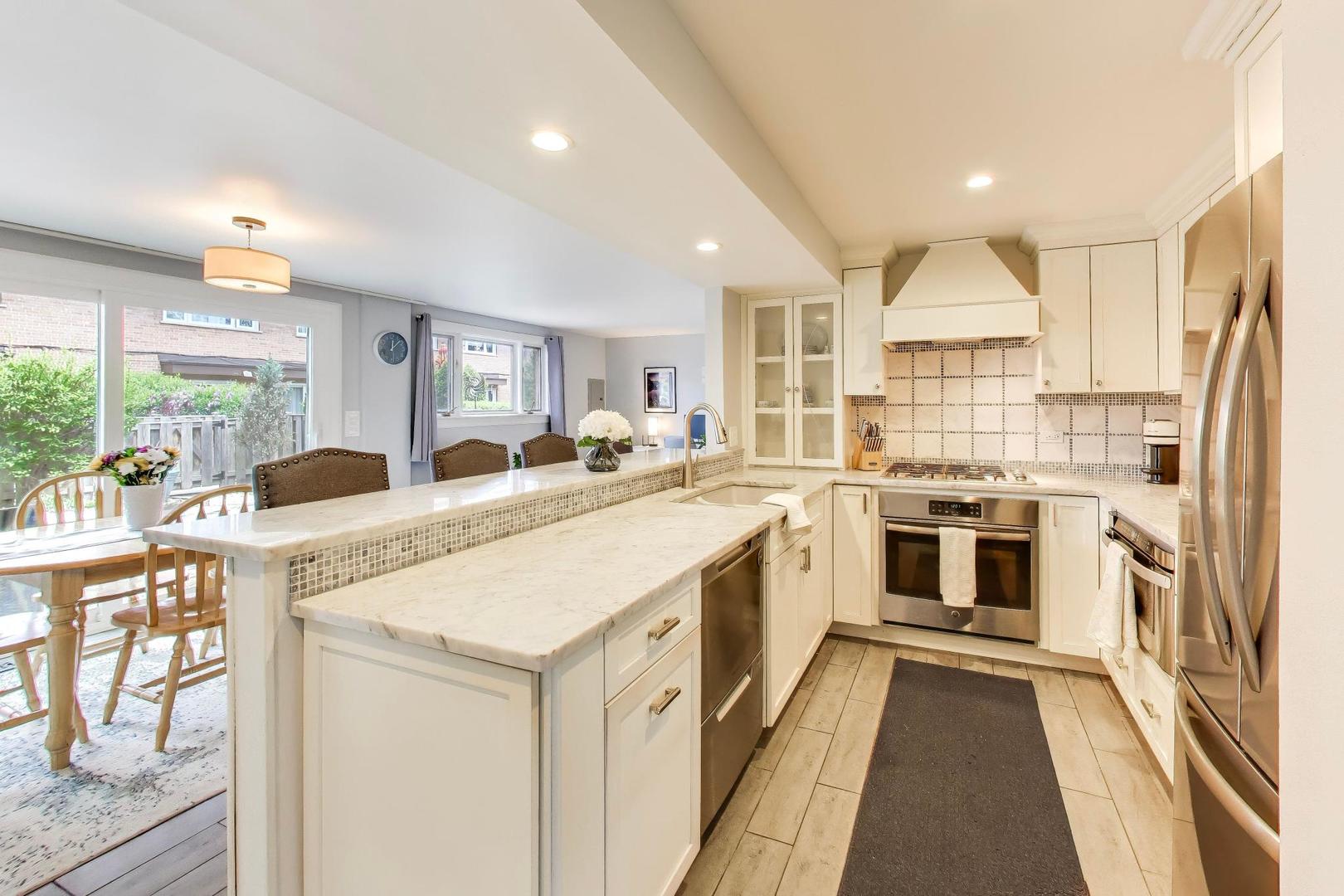 276 Crestwood Village