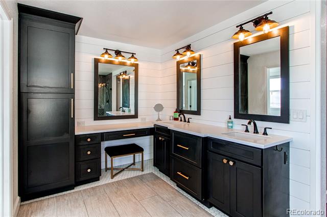 11043 Valleybrook Circle