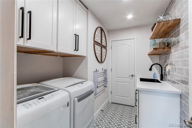 11043 Valleybrook Circle