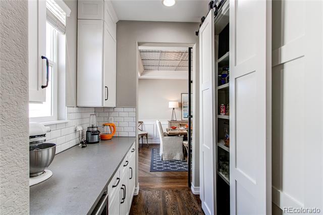 11043 Valleybrook Circle