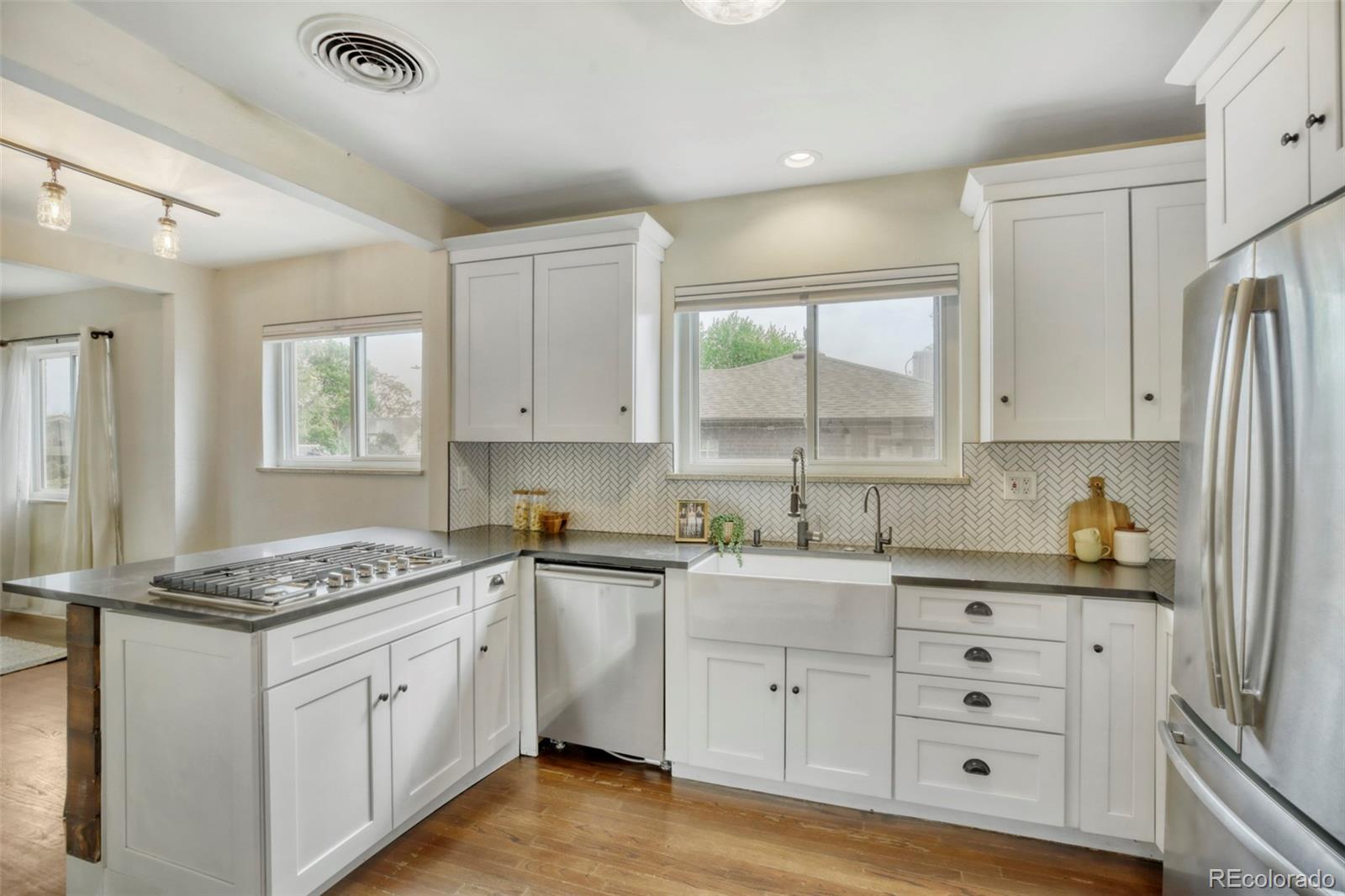 2950 W 39th Avenue
