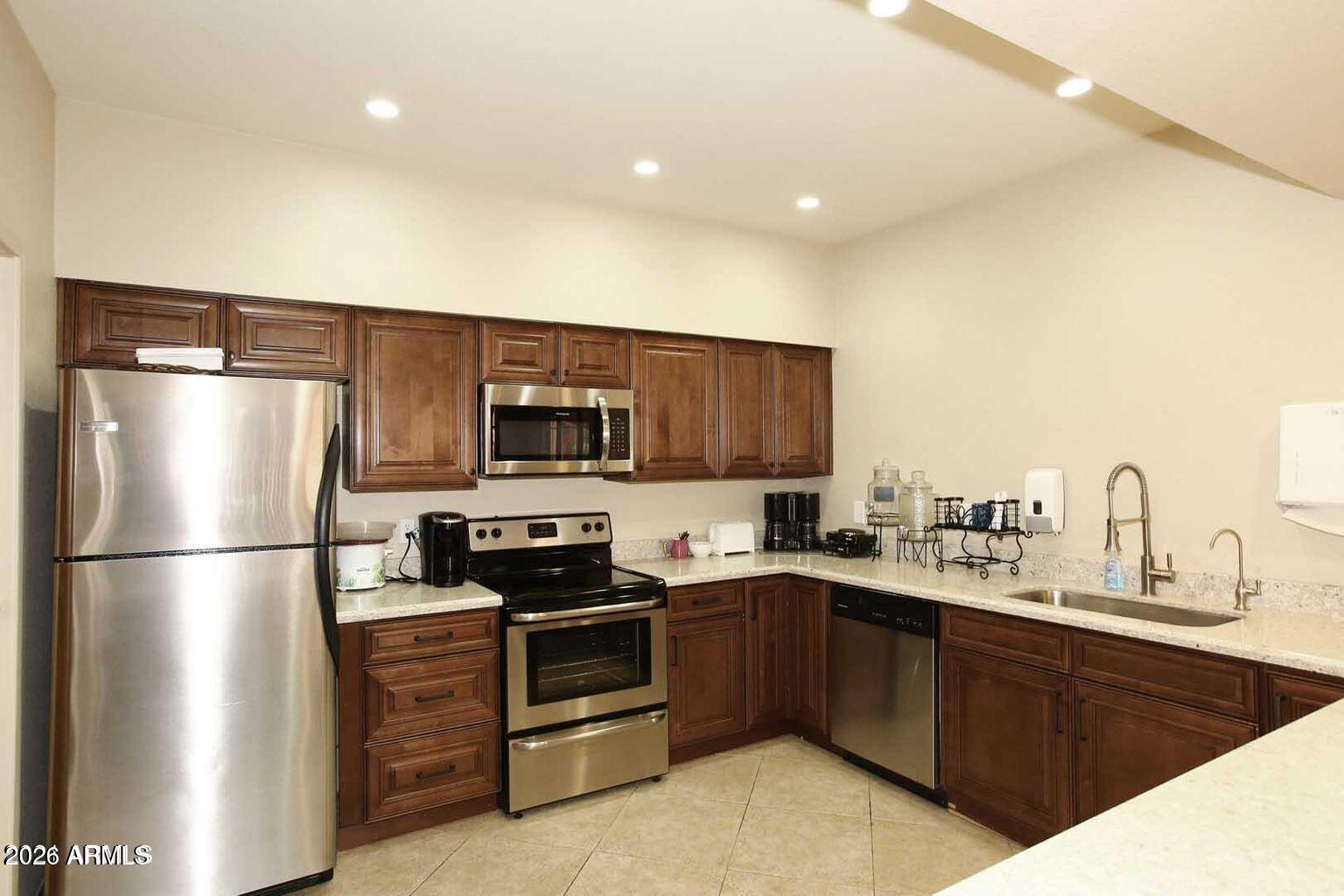 12222 N PARADISE VILLAGE Parkway S 103