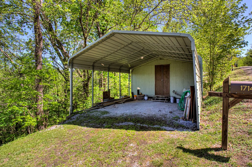 1714 Mountain Drive Drive