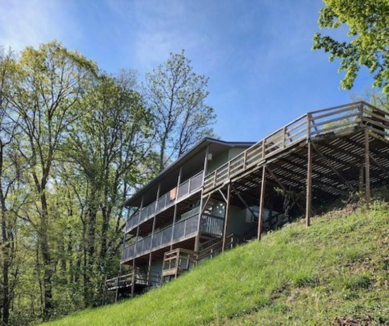 1714 Mountain Drive Drive