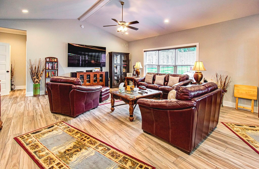 220 Clear Creek Way Way