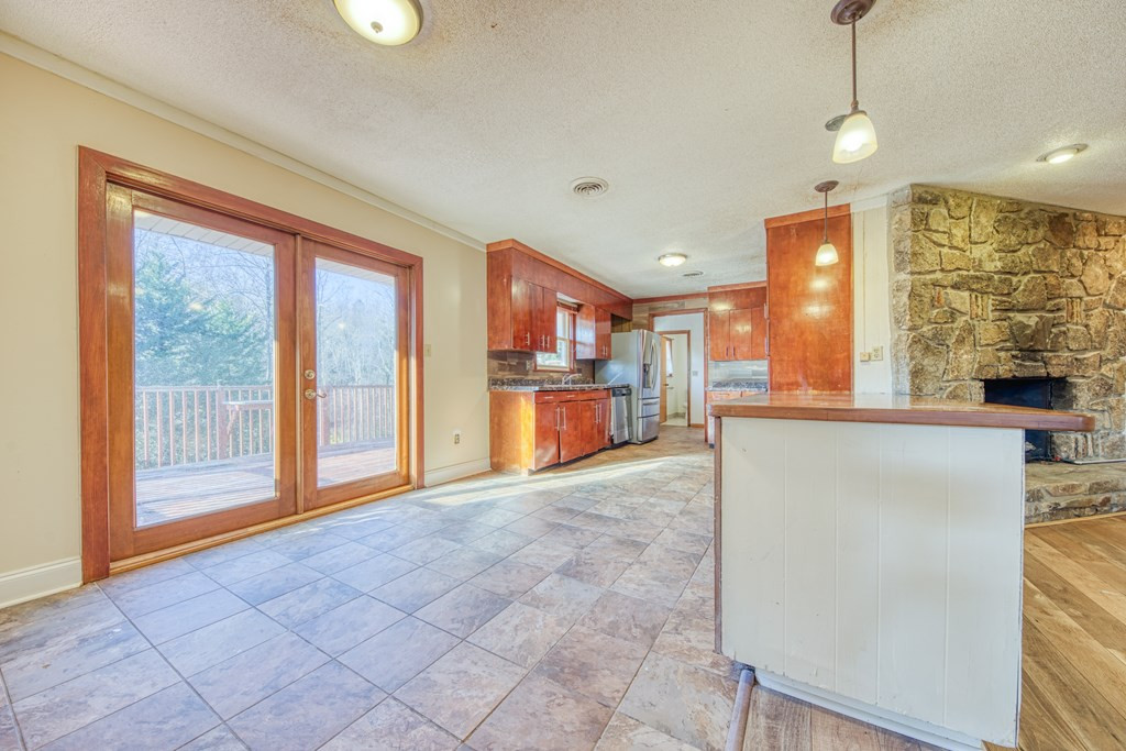 339 Robin Lane Lane