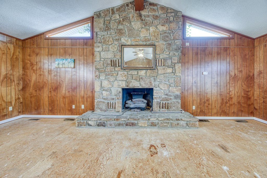 339 Robin Lane Lane