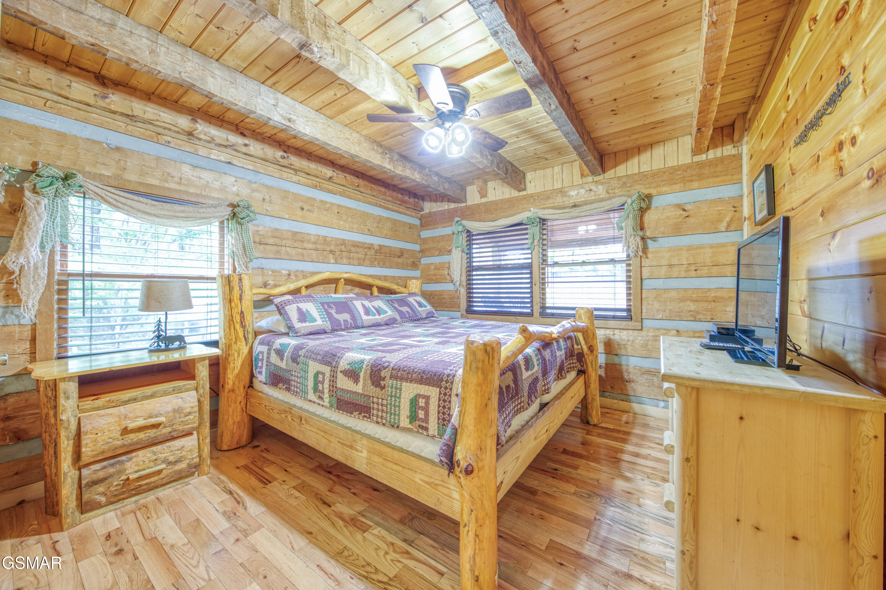 1136 E Foothills Drive Drive