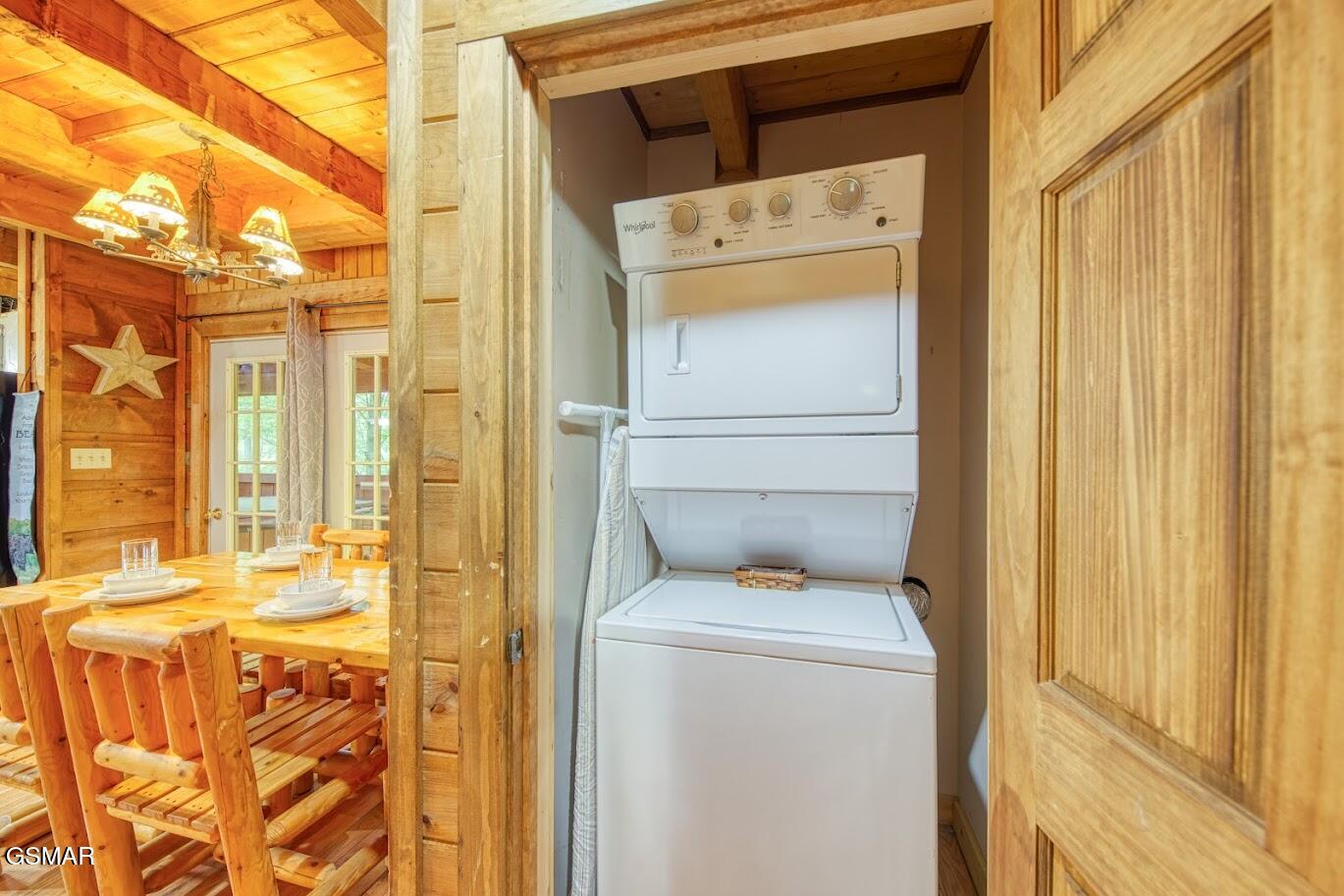 1136 E Foothills Drive Drive