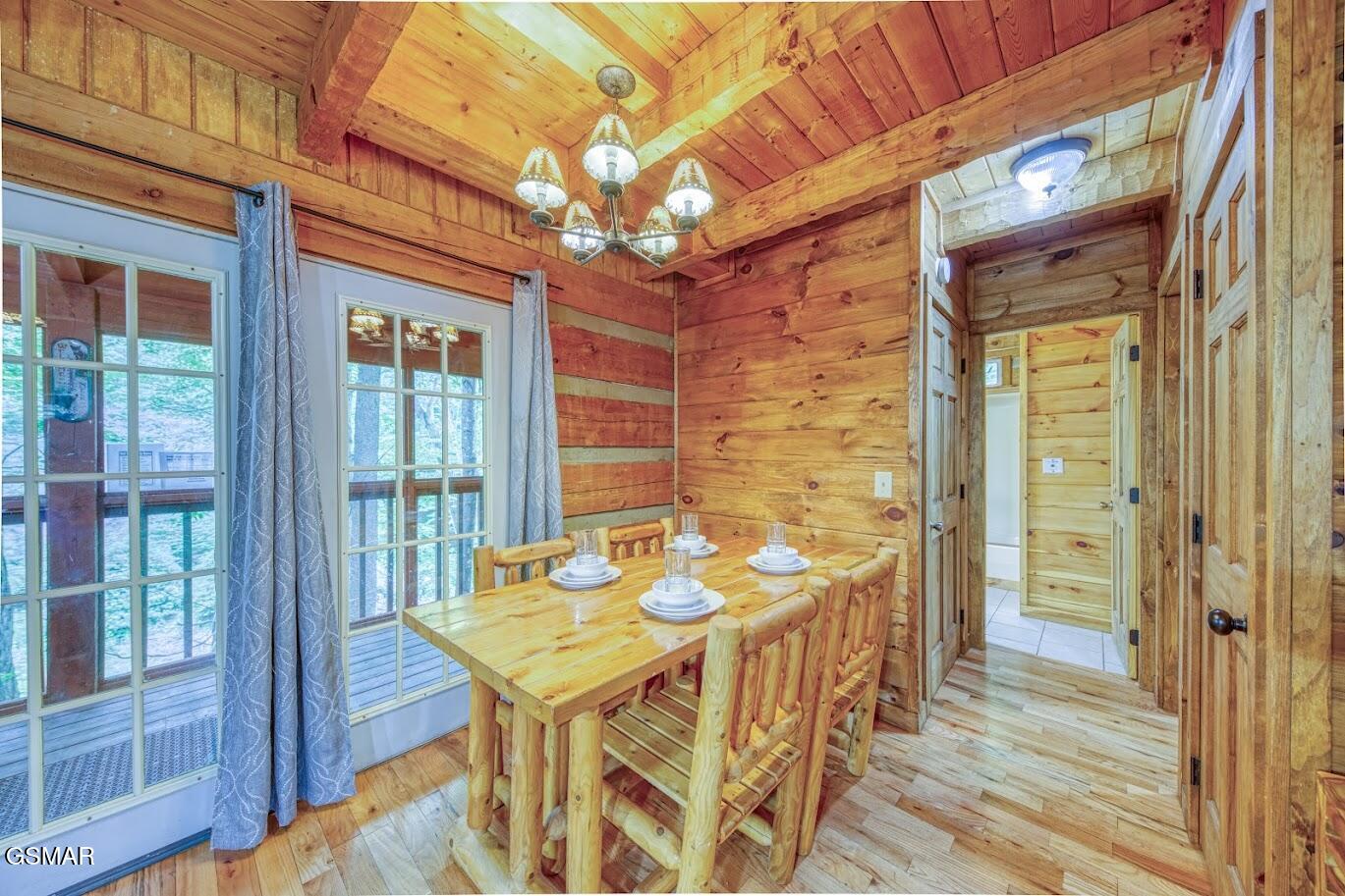 1136 E Foothills Drive