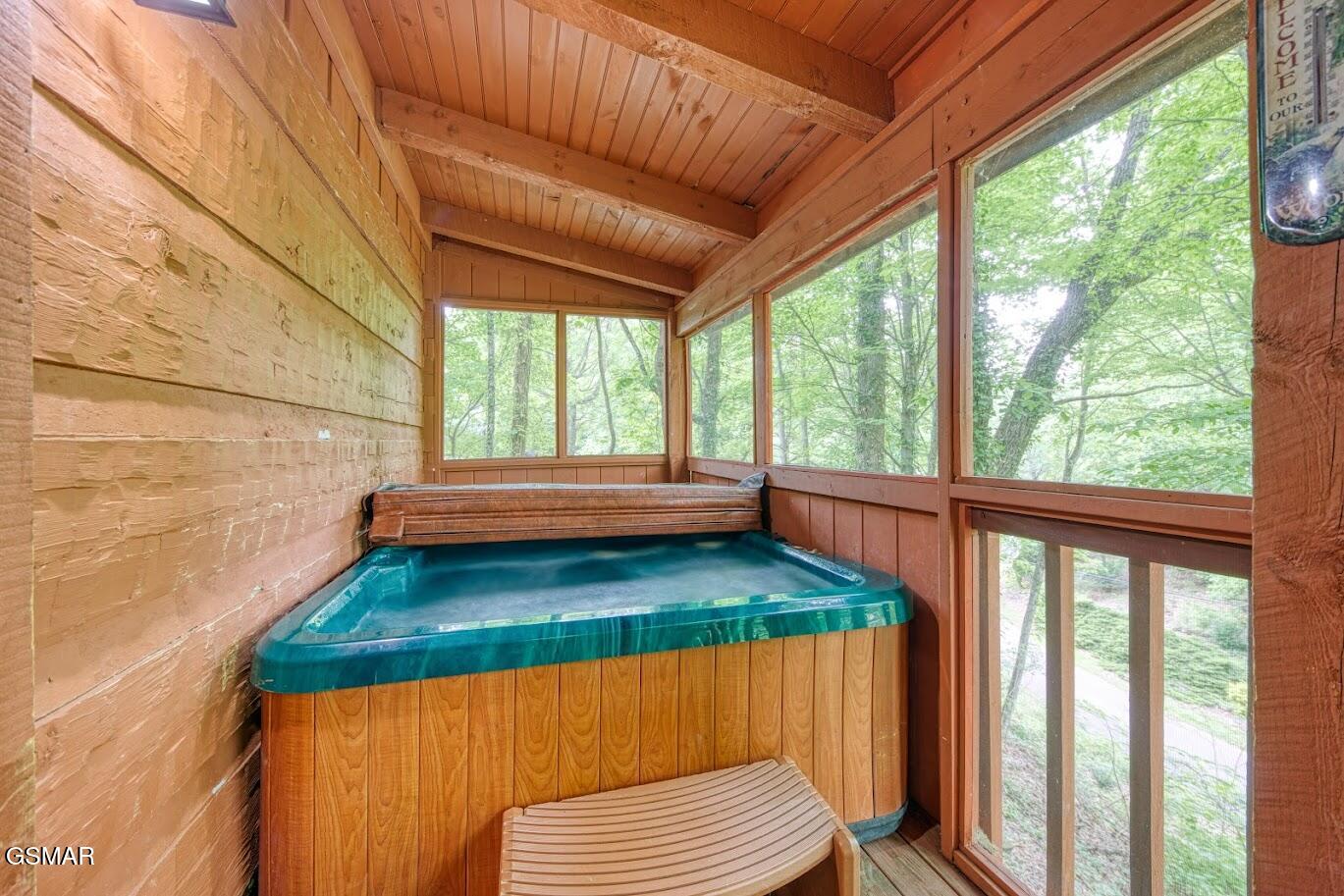 1136 E Foothills Drive