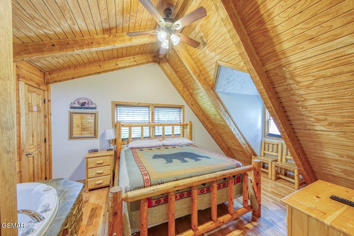 1136 E Foothills Drive