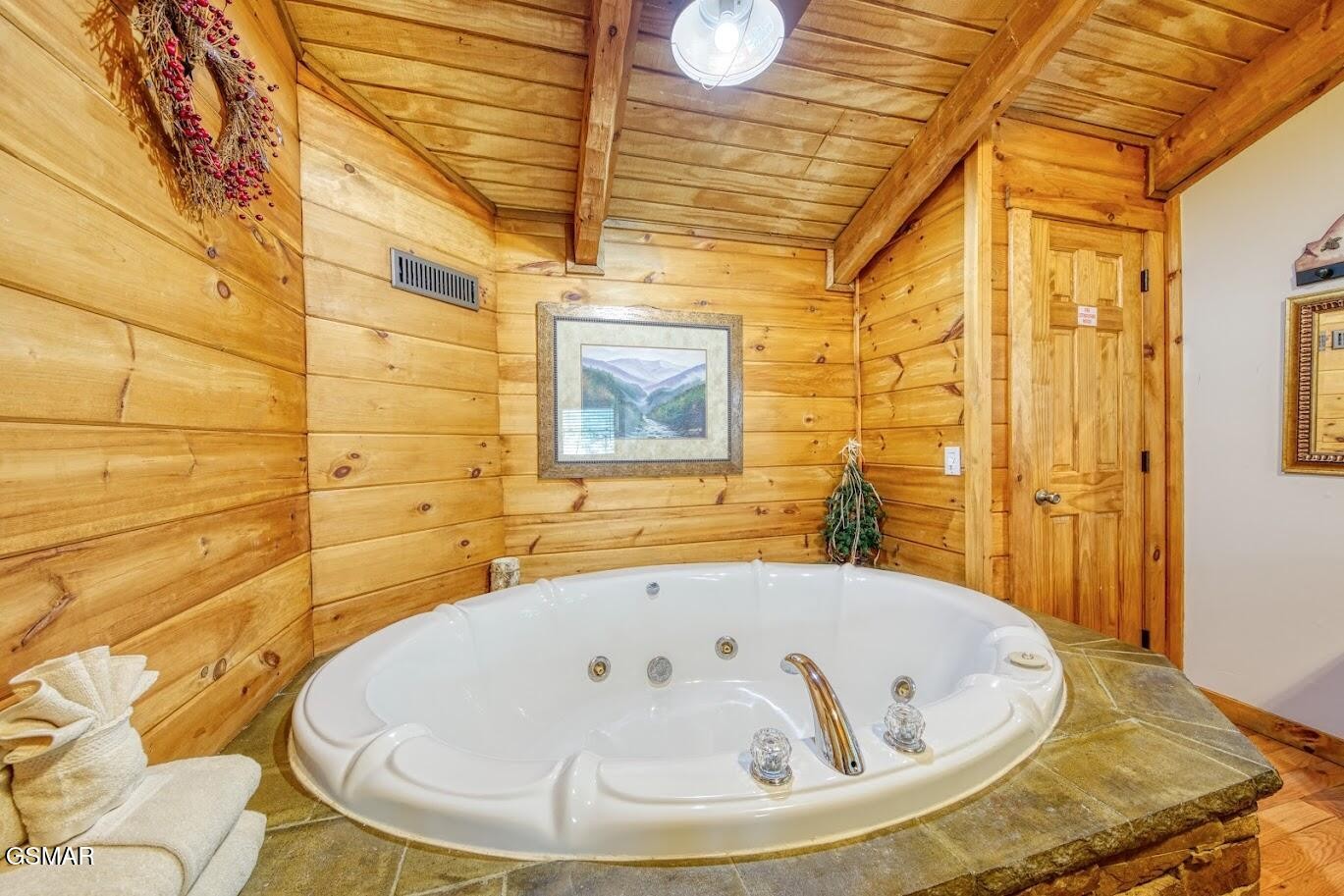 1136 E Foothills Drive
