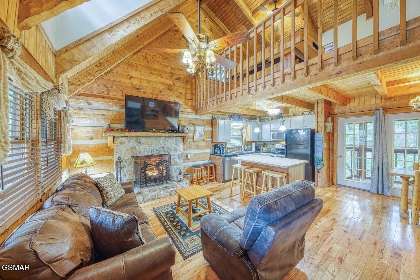 1136 E Foothills Drive