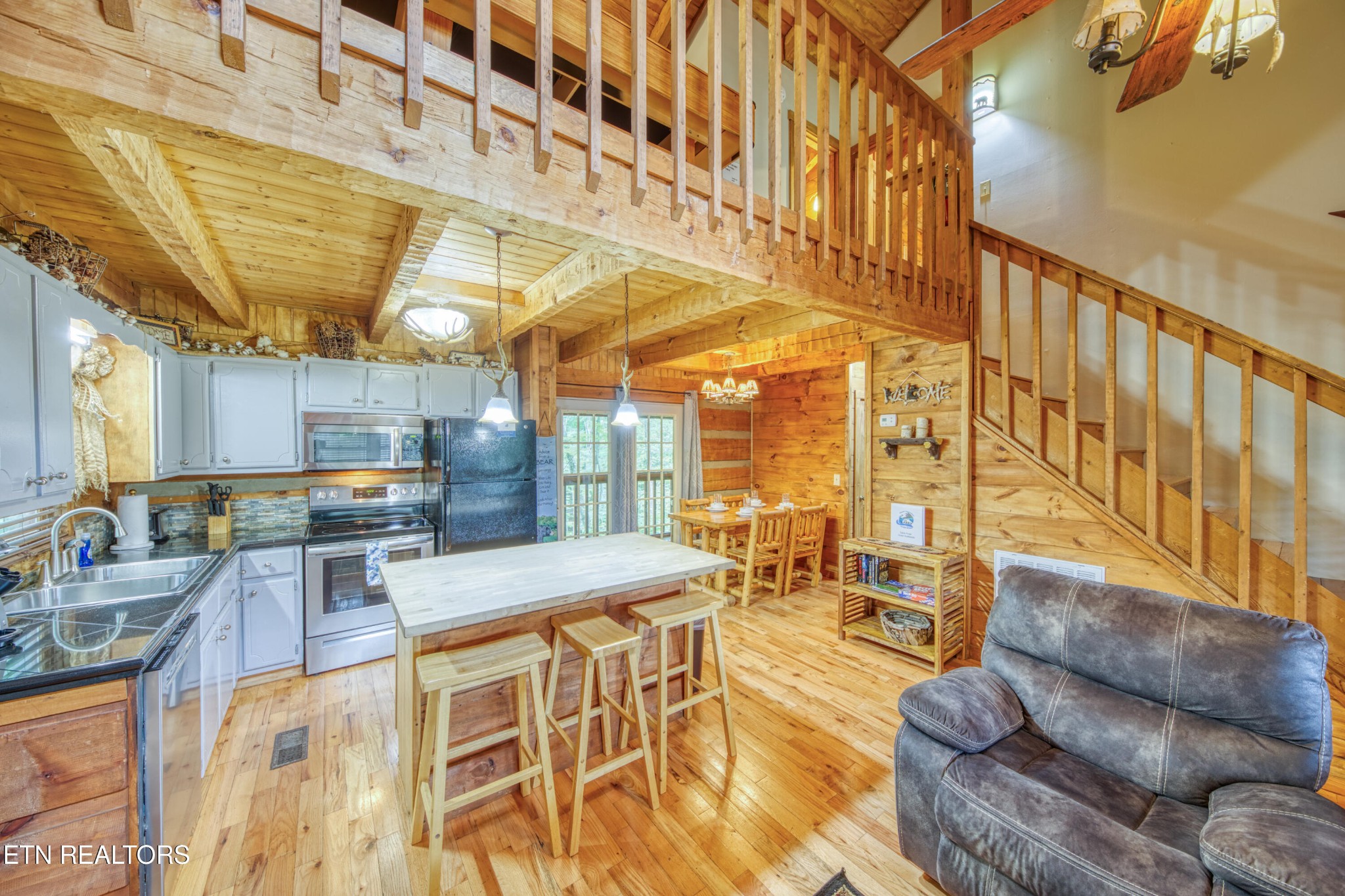1136 E Foothills Drive
