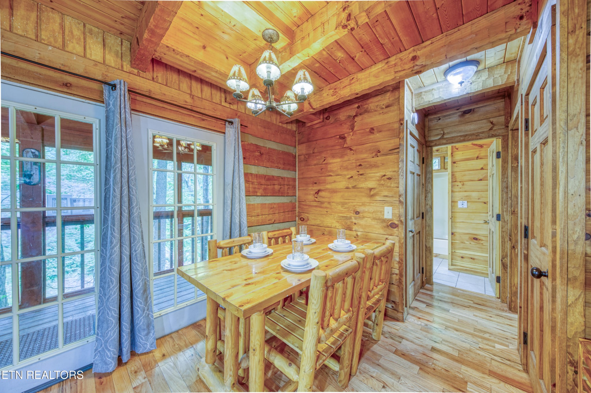 1136 E Foothills Drive