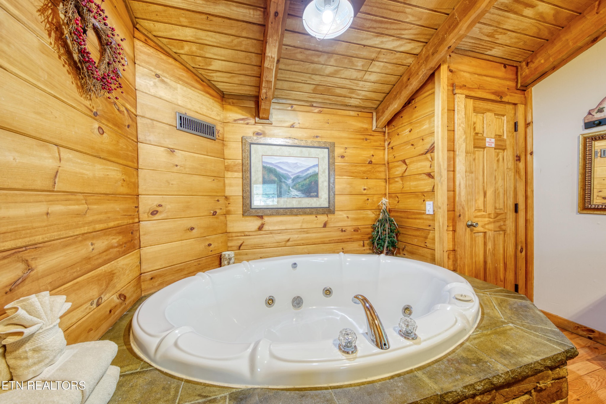 1136 E Foothills Drive