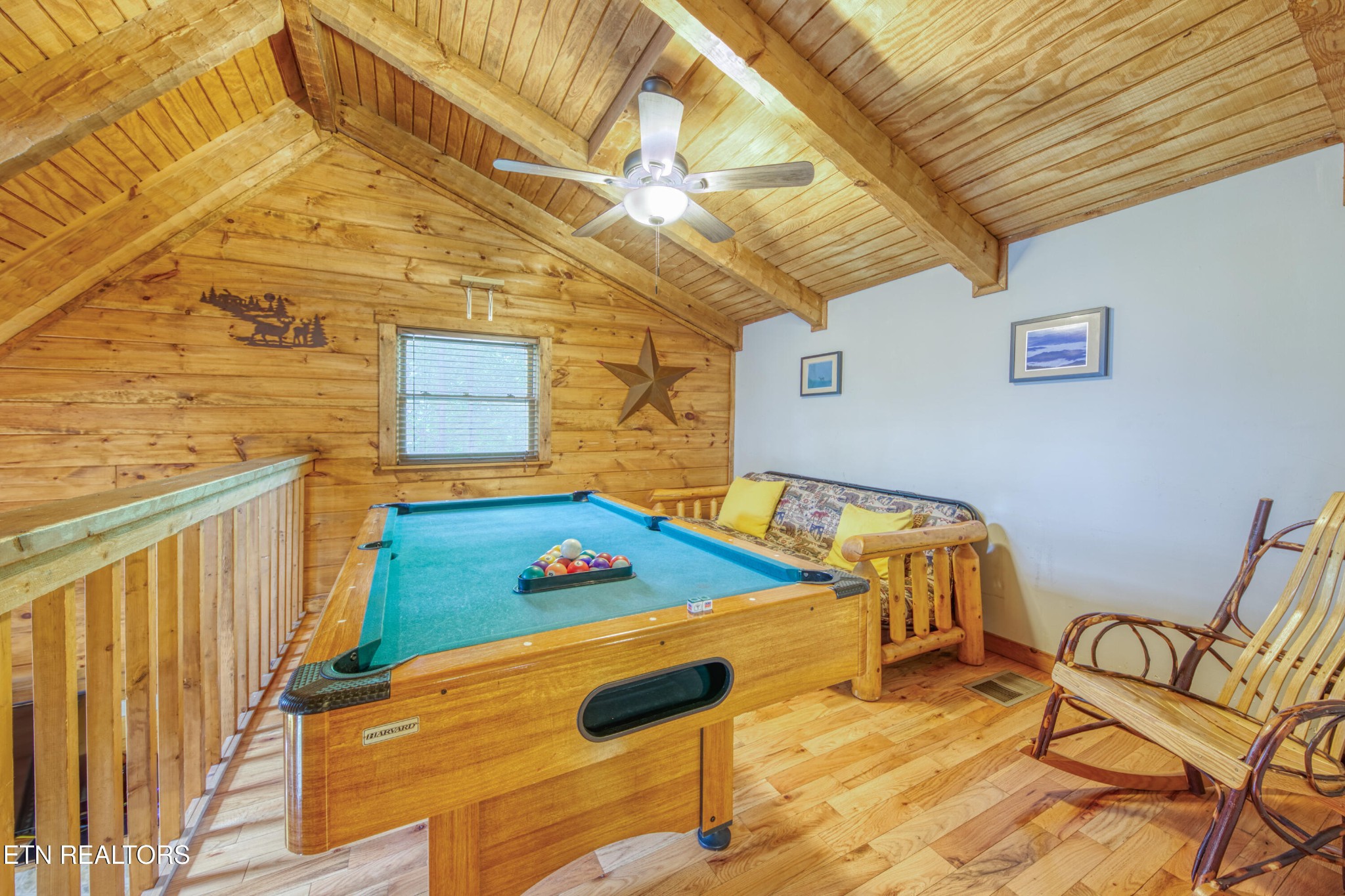 1136 E Foothills Drive
