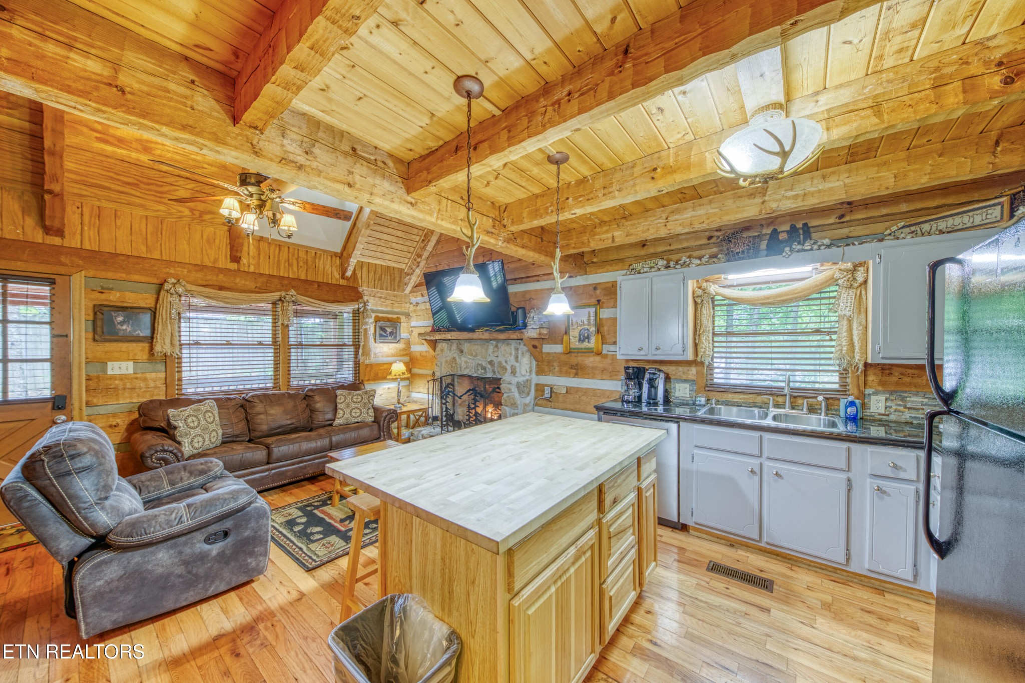 1136 E Foothills Drive