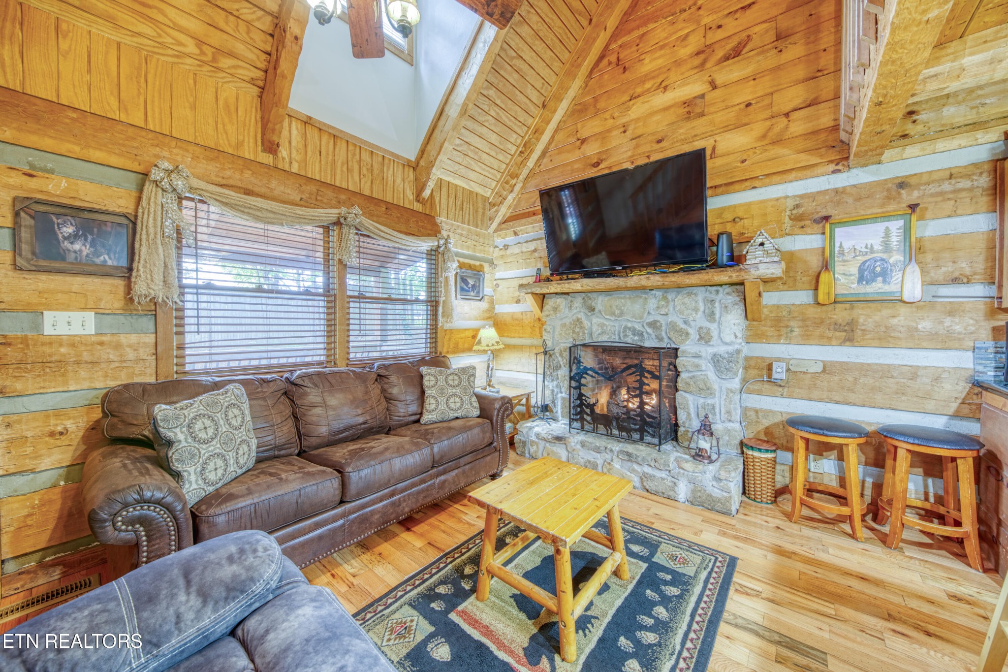 1136 E Foothills Drive