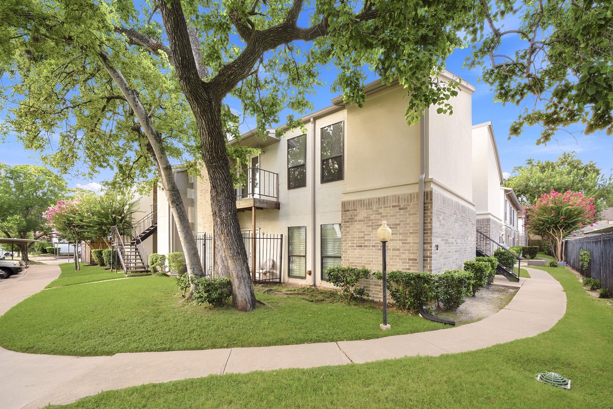 2425 Augusta Drive # 22
