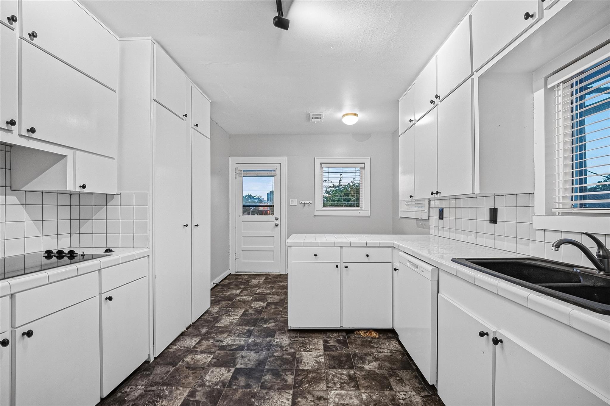 1758 Hawthorne Street # 2