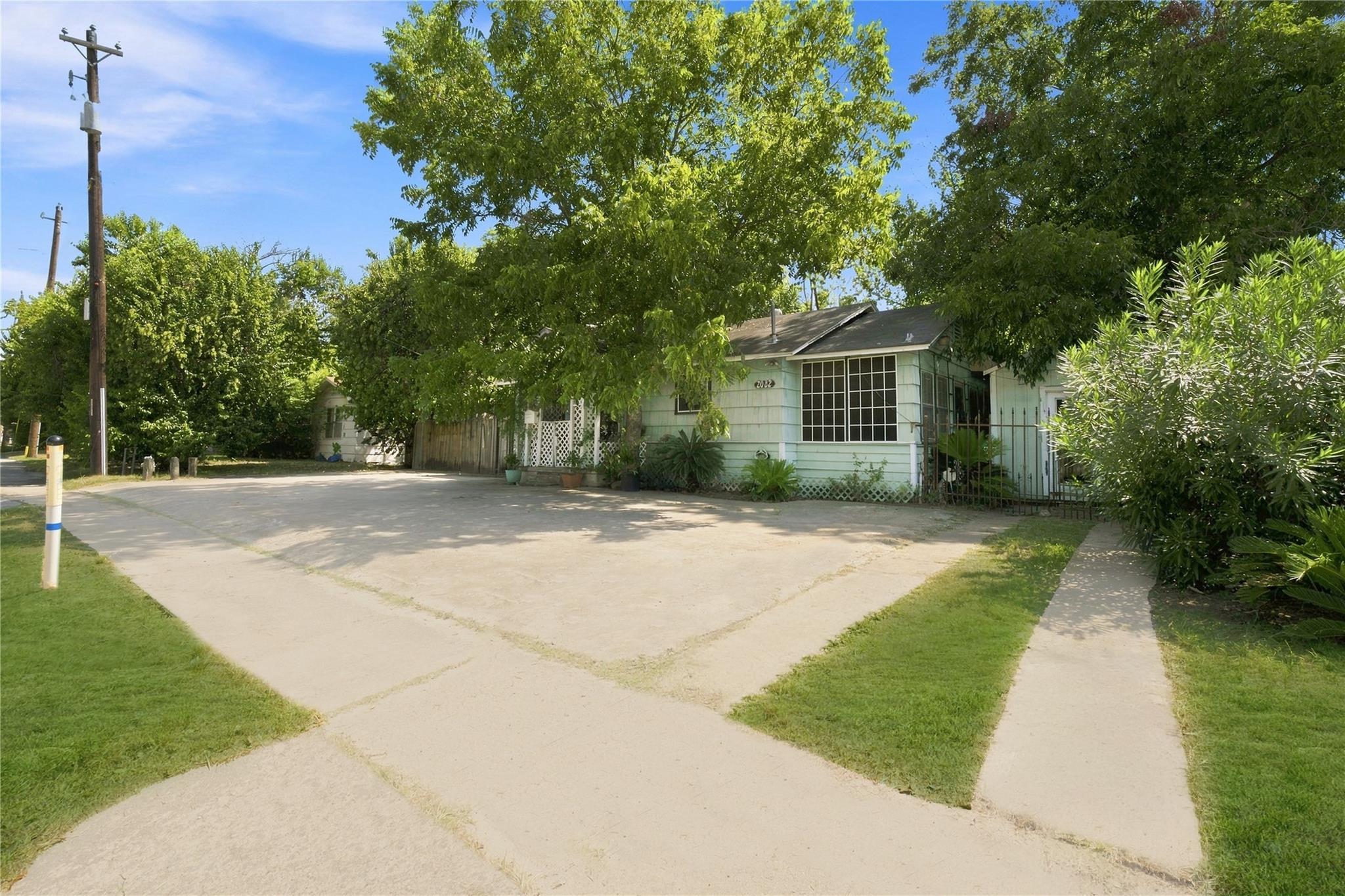 2082 Antoine Drive
