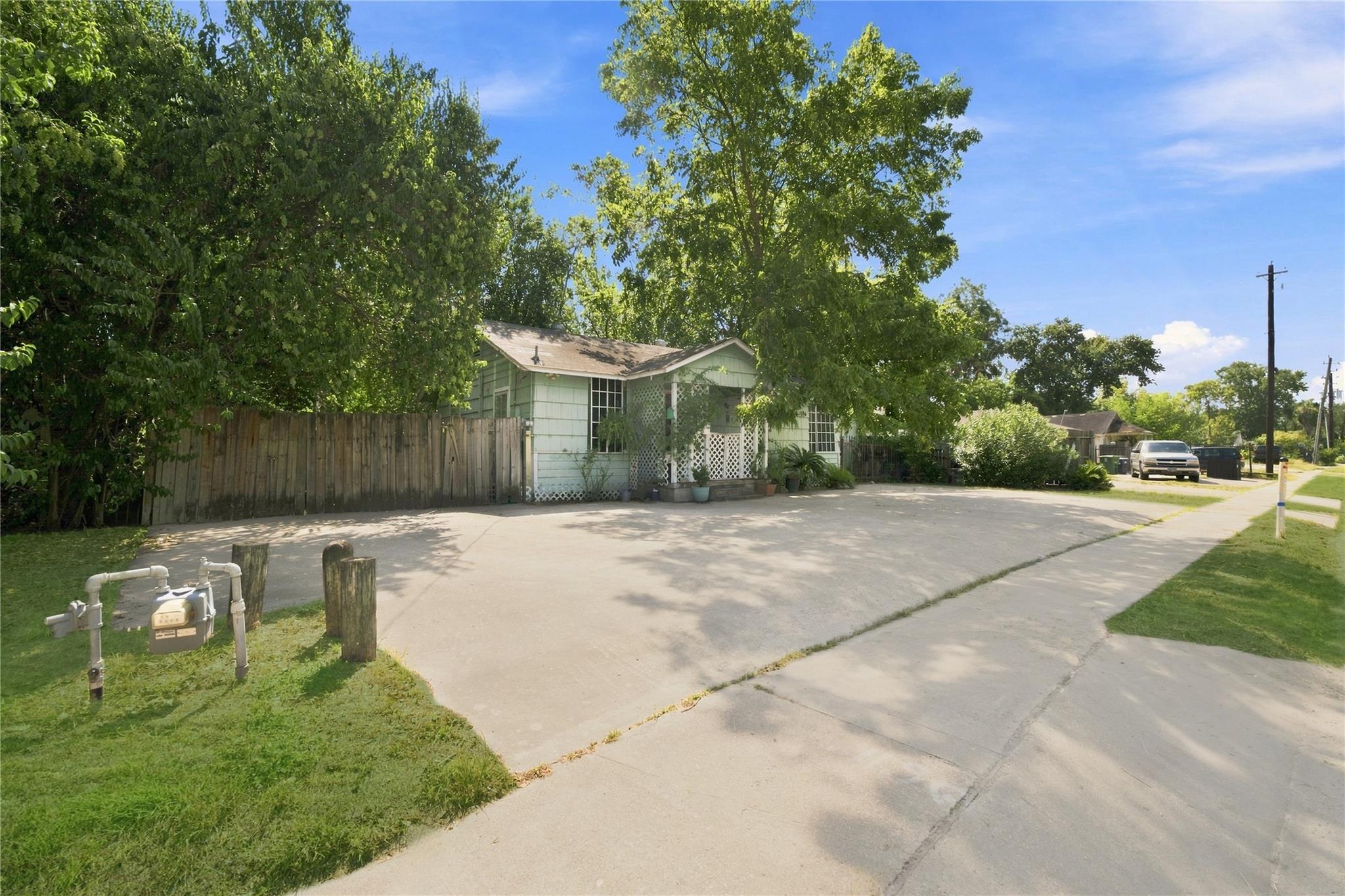 2082 Antoine Drive