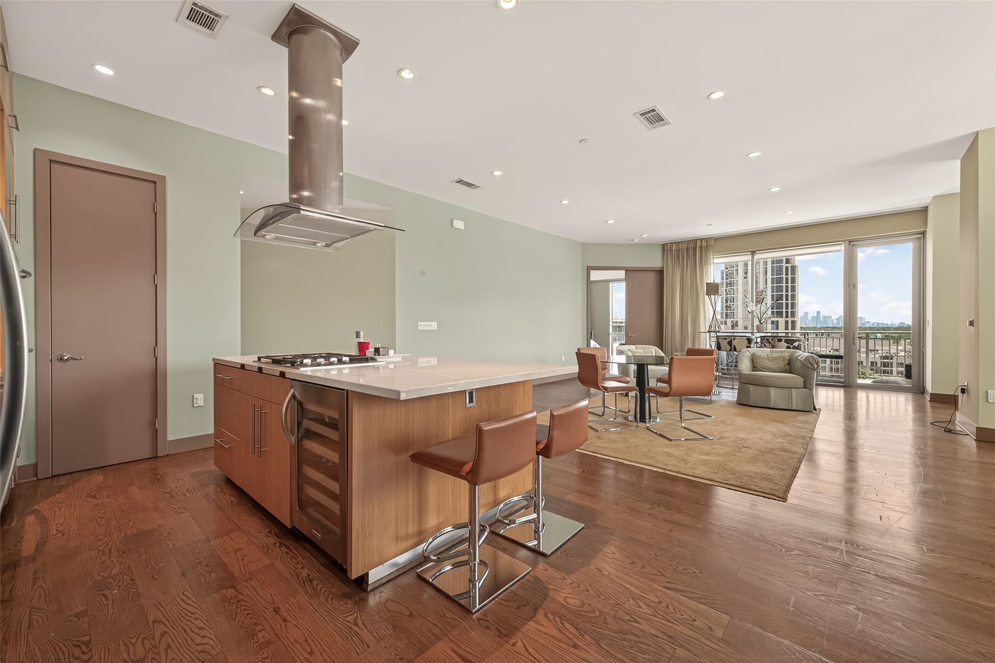 1600 Post Oak Boulevard # 1005