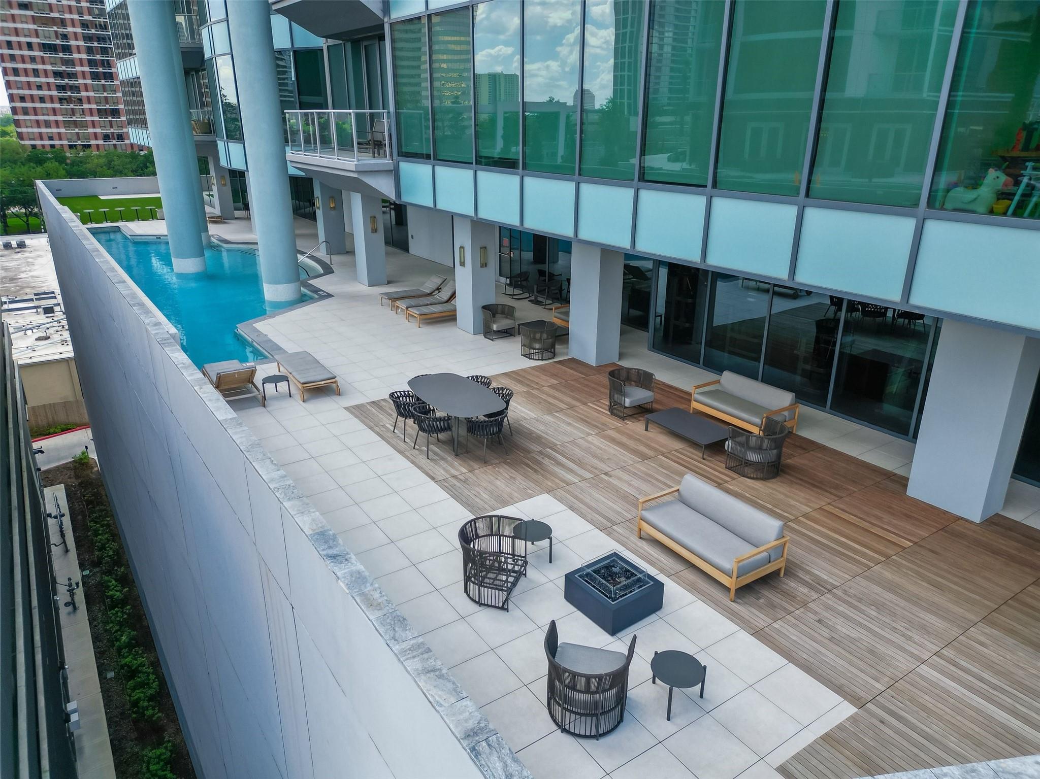 1600 Post Oak Boulevard # 1005