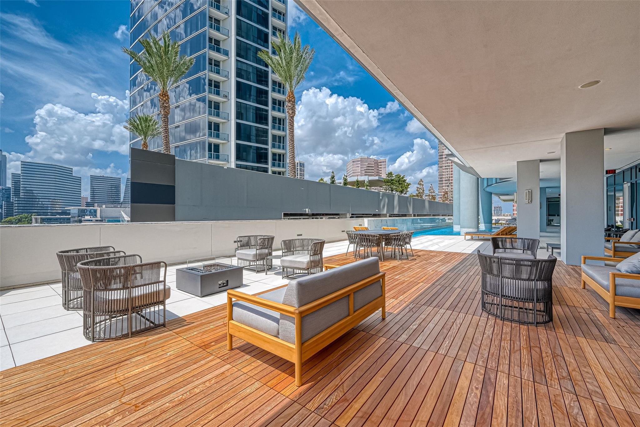1600 Post Oak Boulevard # 1005