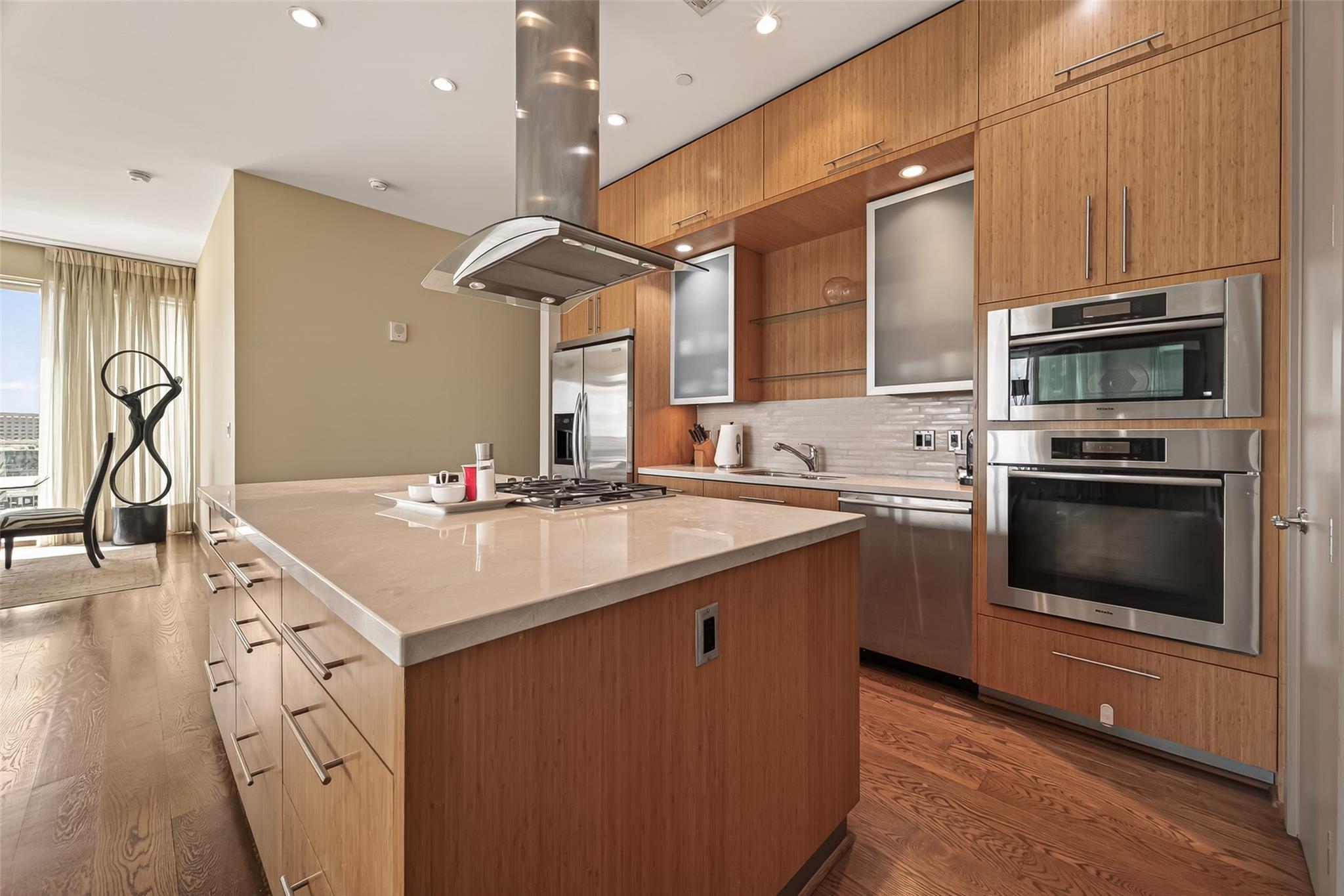 1600 Post Oak Boulevard # 1005