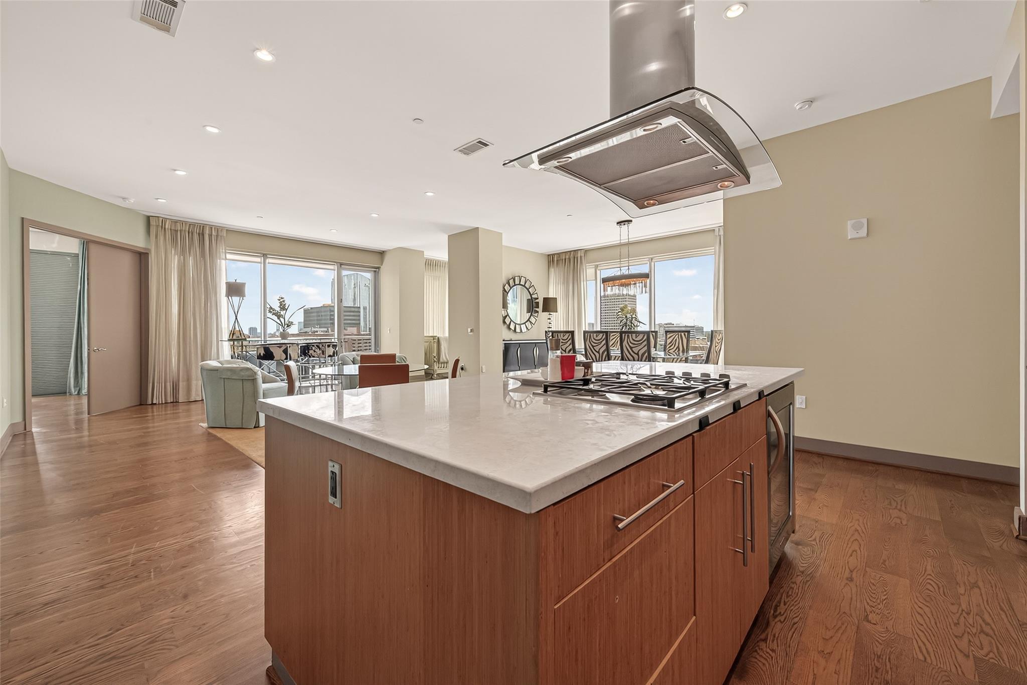 1600 Post Oak Boulevard # 1005
