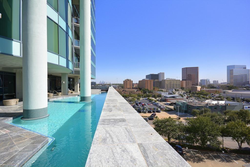 1600 Post Oak Boulevard # 1005