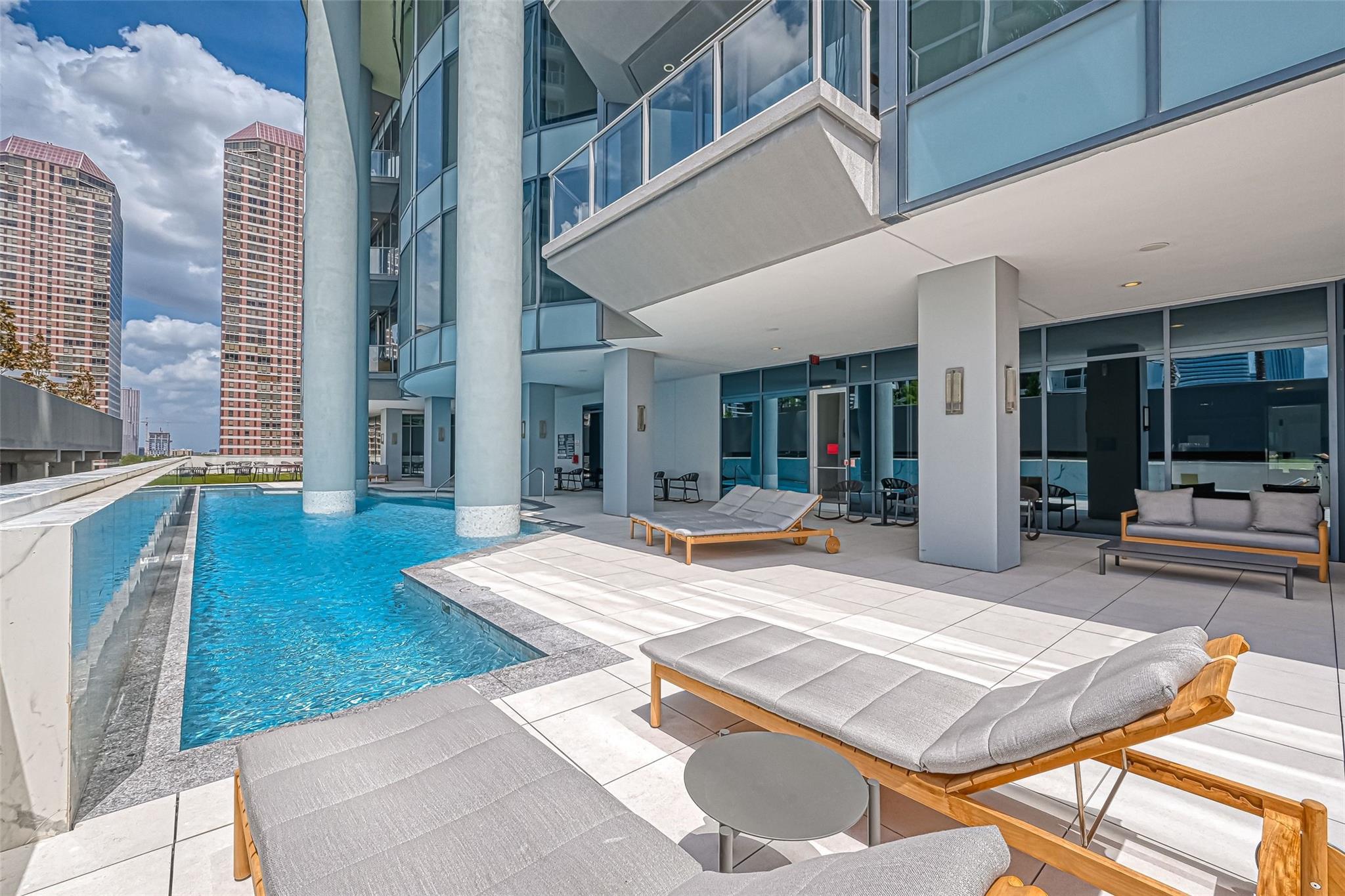 1600 Post Oak Boulevard # 1005