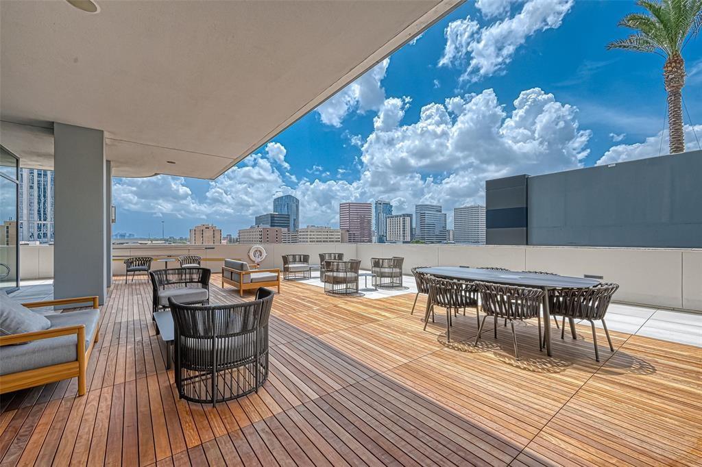 1600 Post Oak Boulevard # 1005