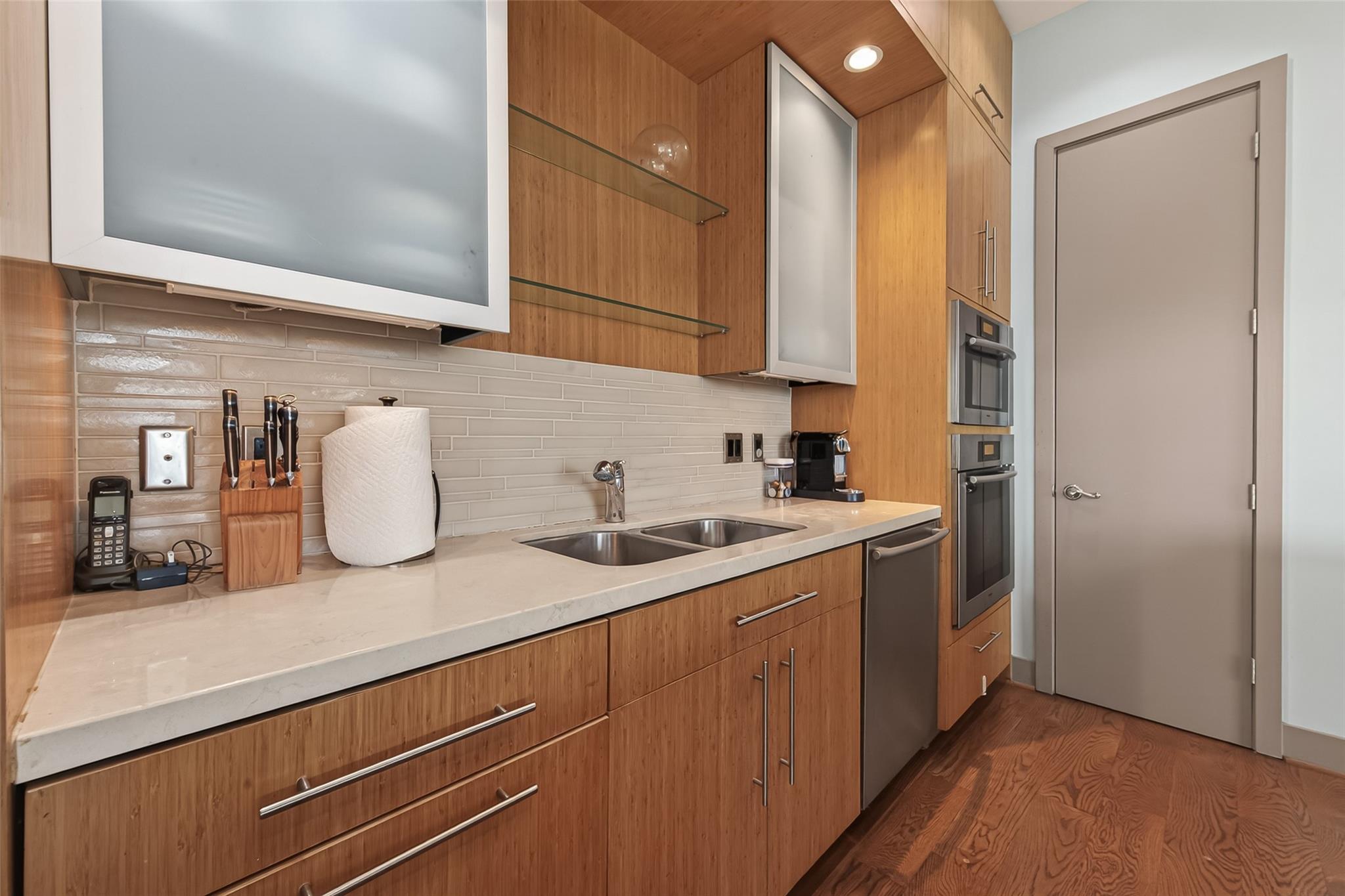 1600 Post Oak Boulevard # 1005