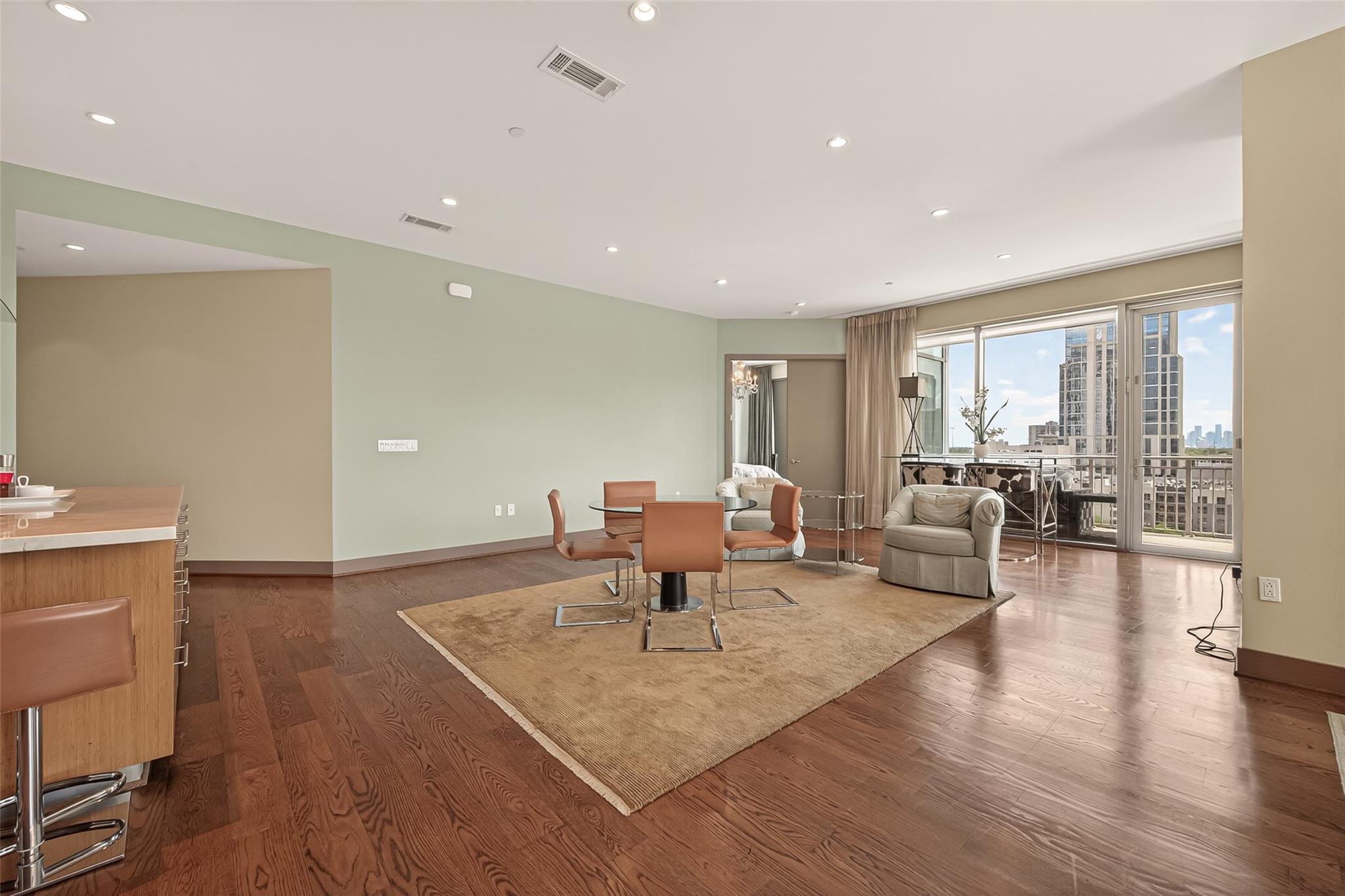 1600 Post Oak Boulevard # 1005