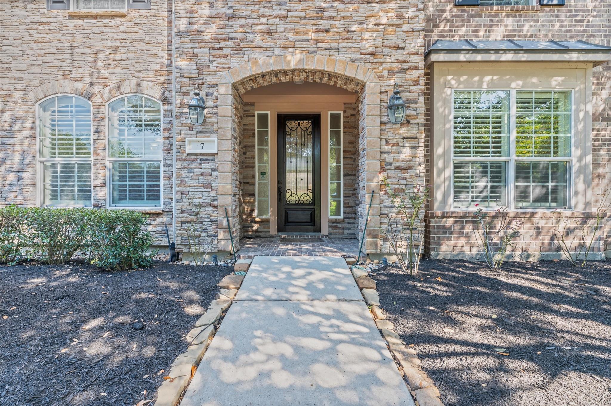 7 N Beech Springs Circle