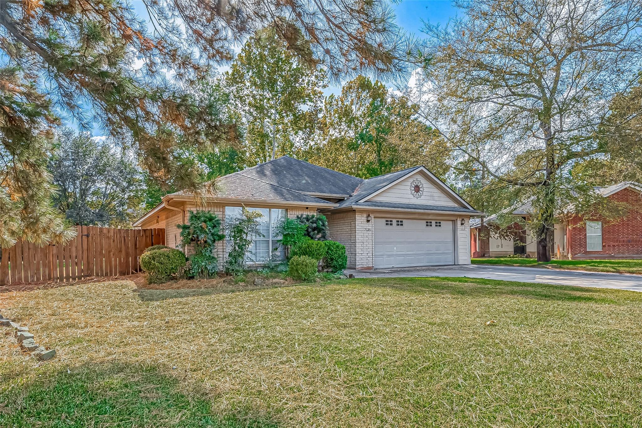 7135 Woodland Oaks
