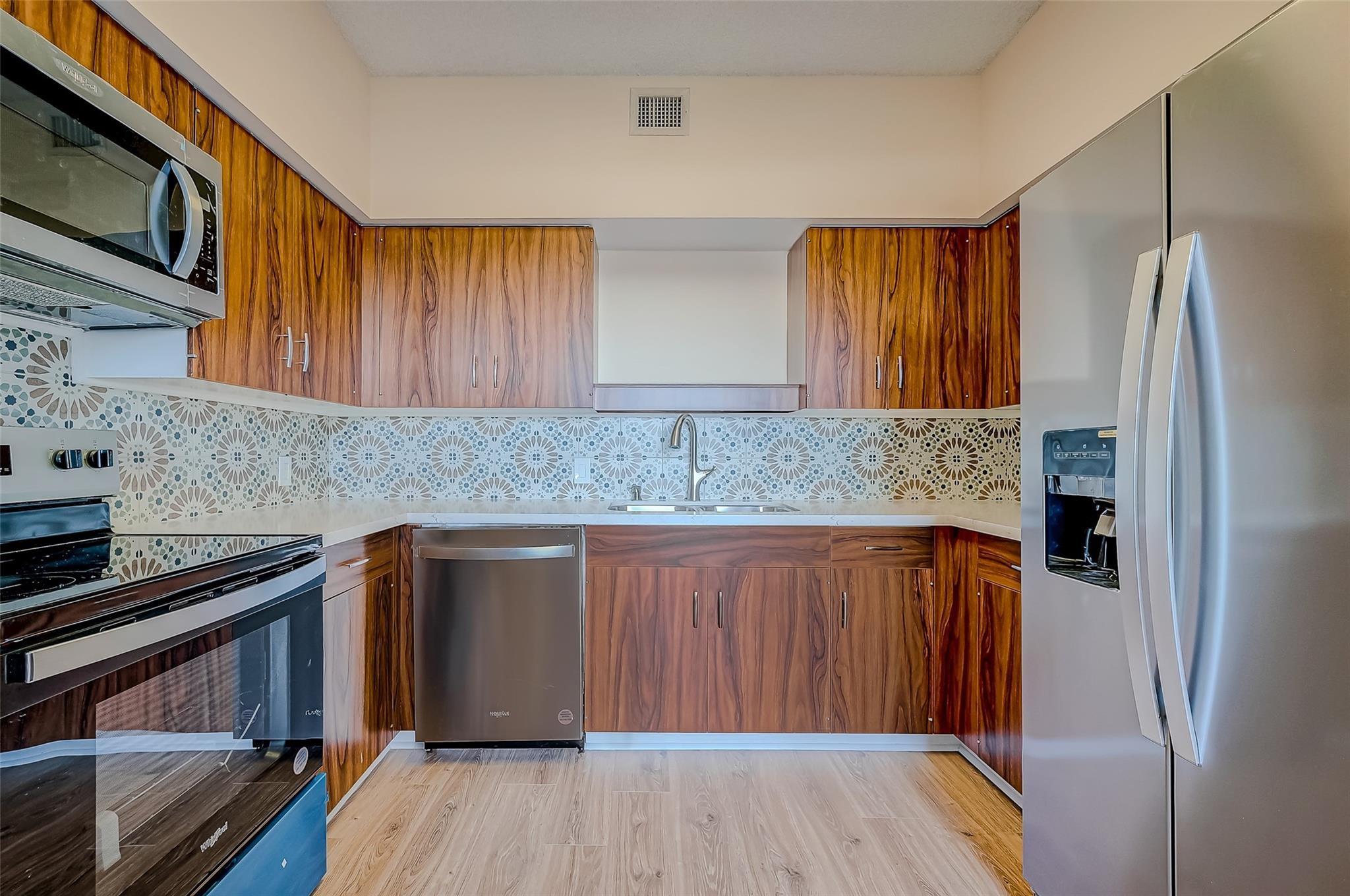 14 Greenway Plaza # 6P