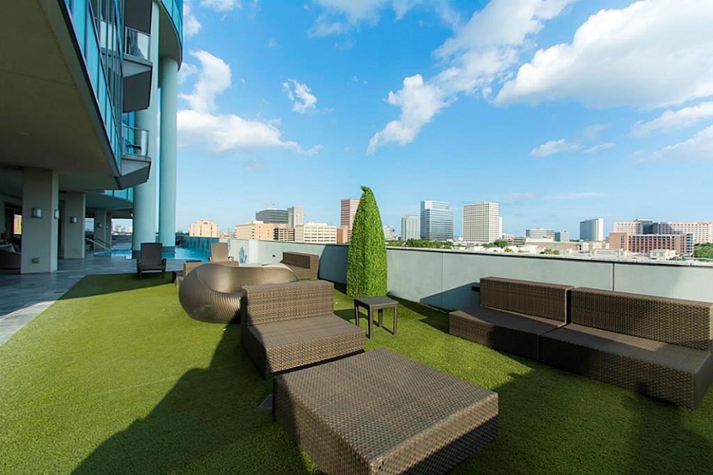 1600 Post Oak # 1202
