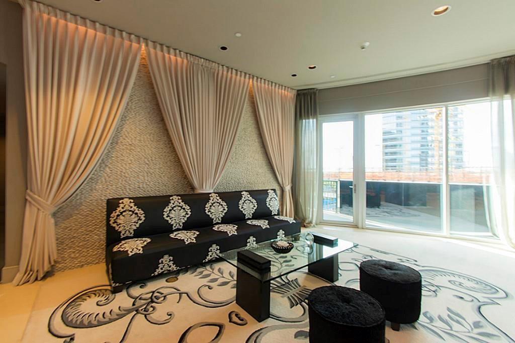 1600 Post Oak # 1202