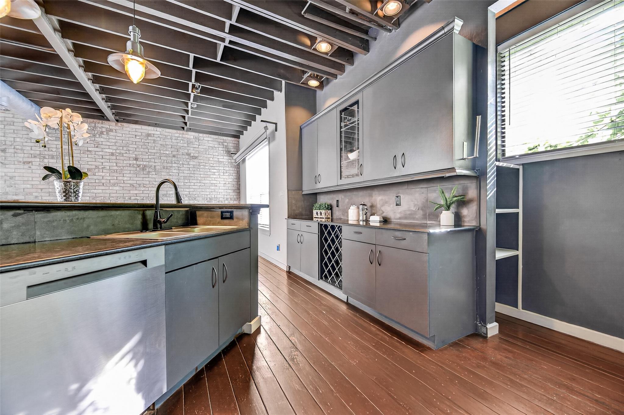 708 W Clay Street