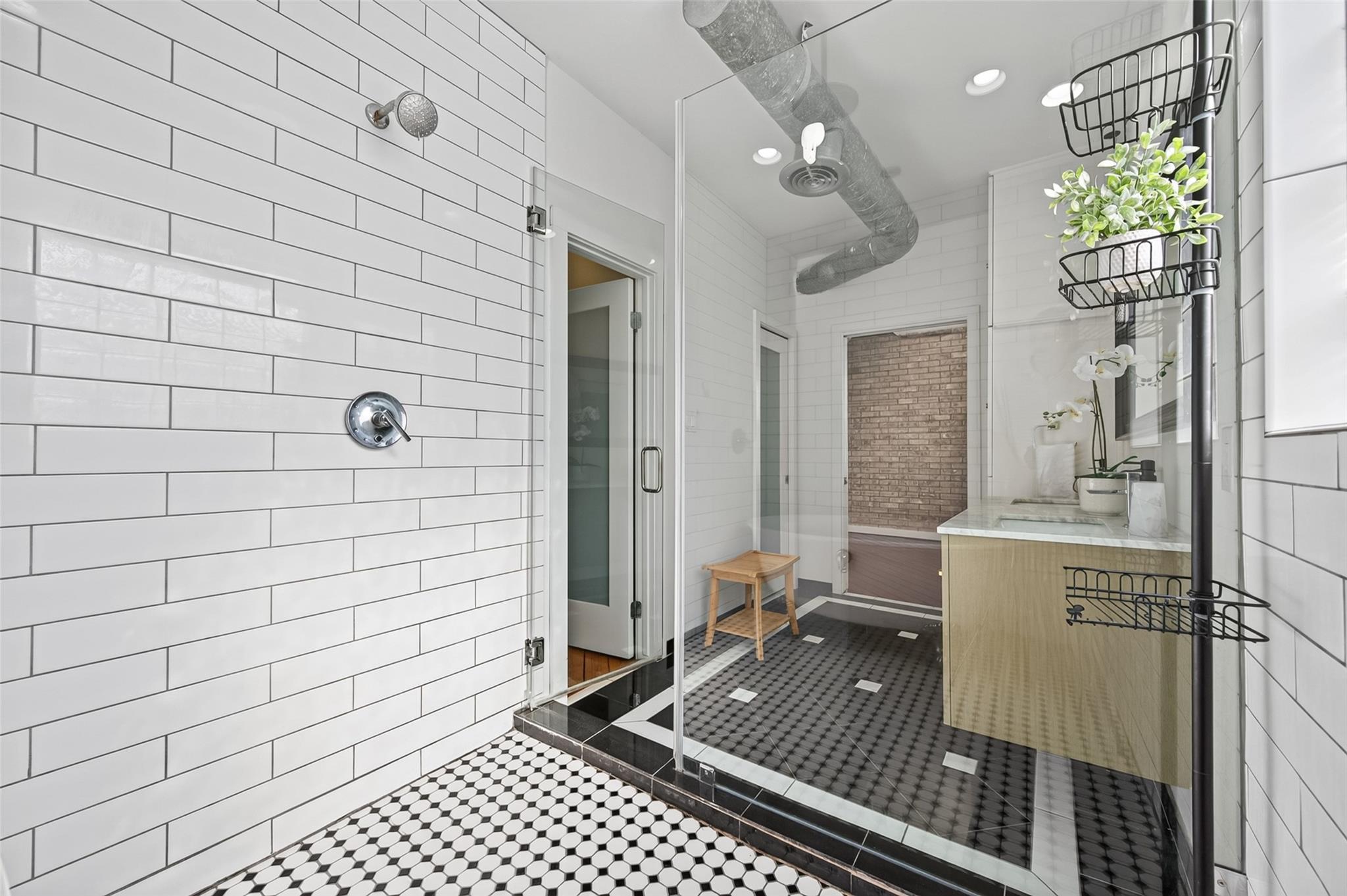 708 W Clay Street
