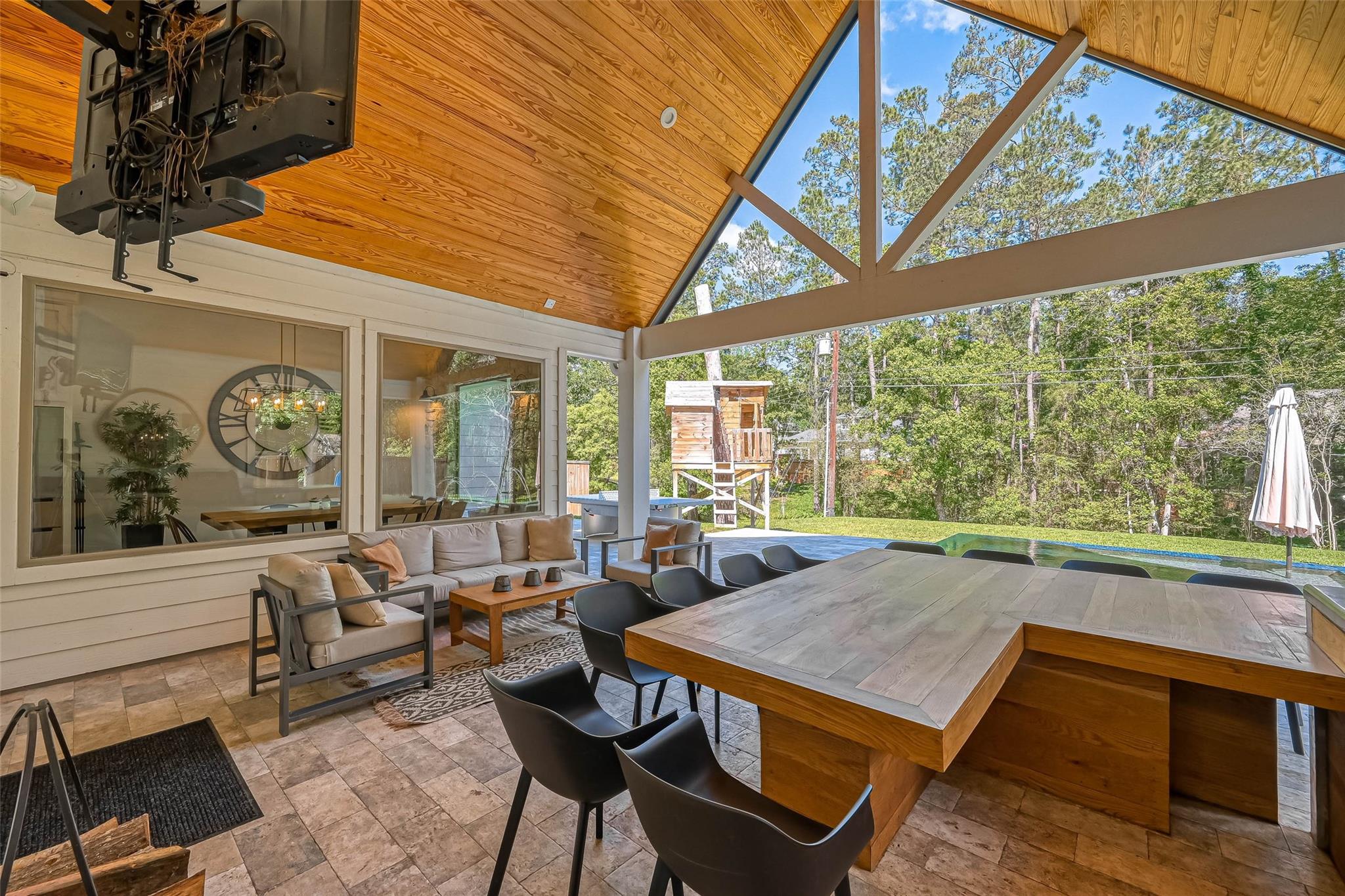 2407 Chantilly Lane