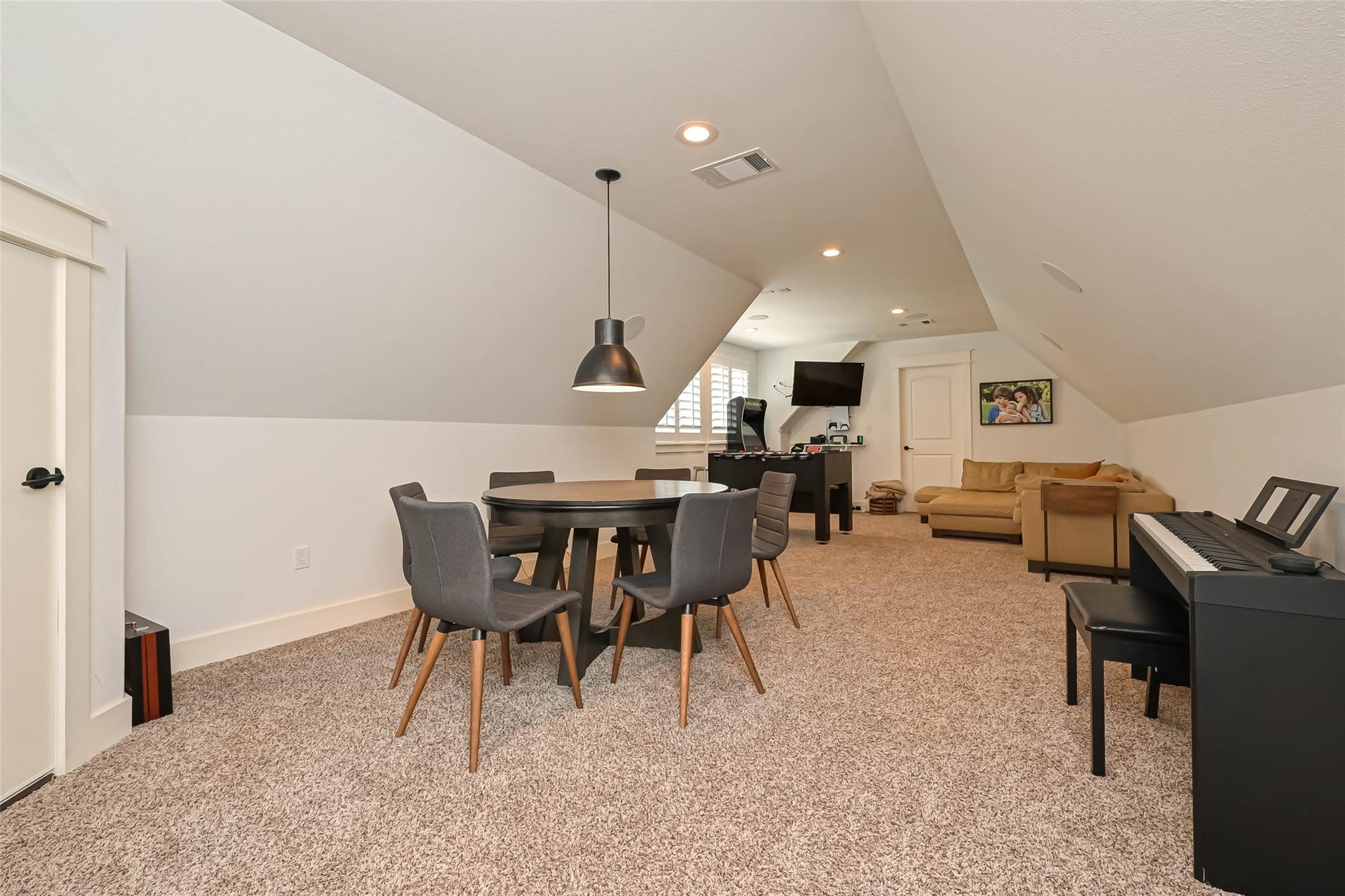 2407 Chantilly Lane