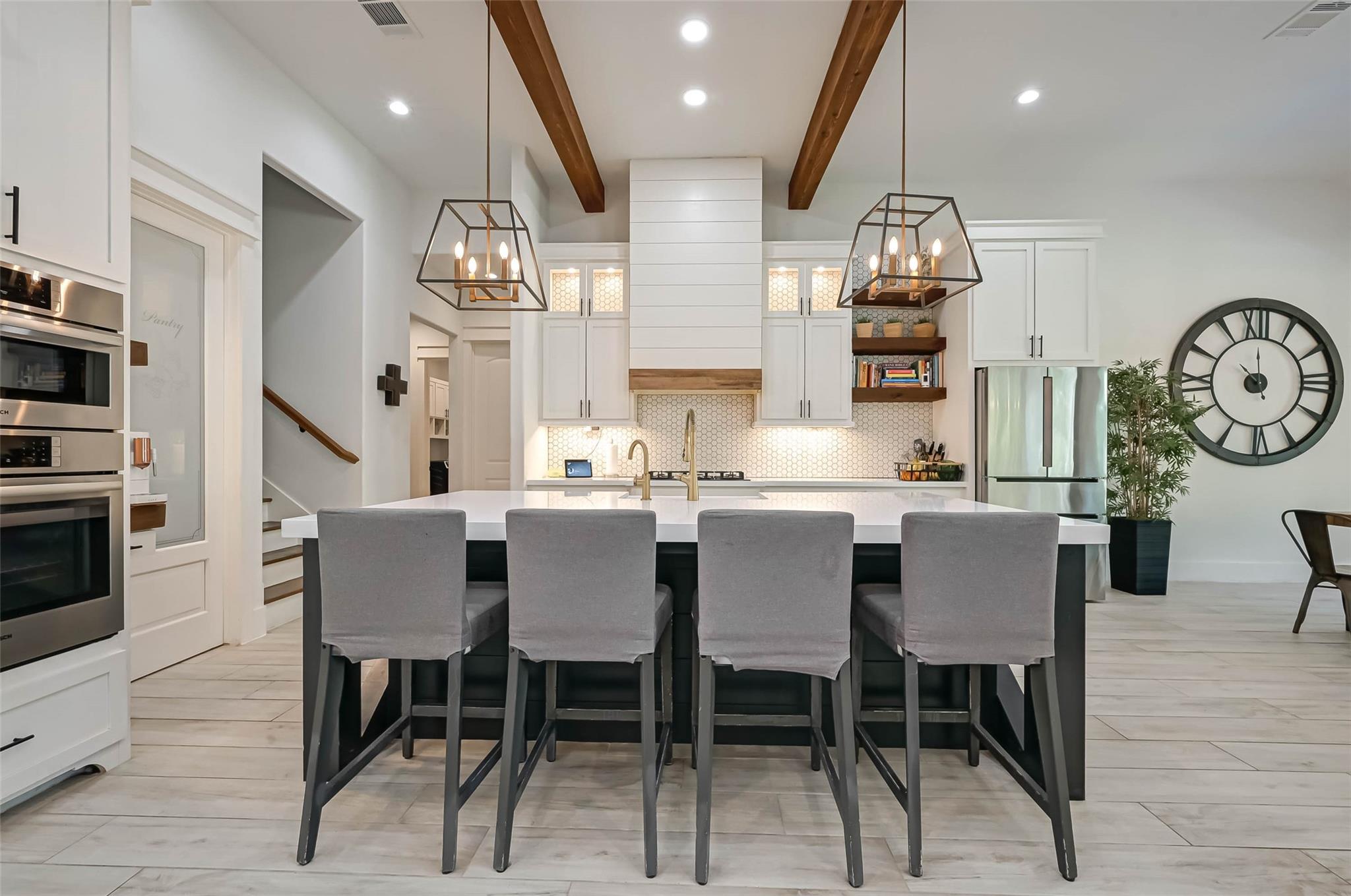 2407 Chantilly Lane